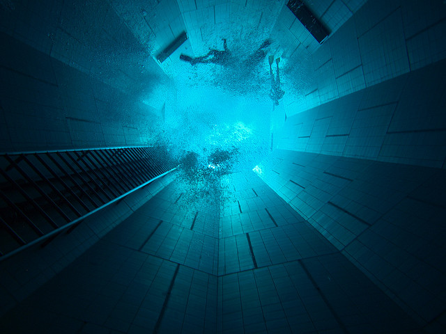 scuba divers at the bottom of the nemo 33 in belgium