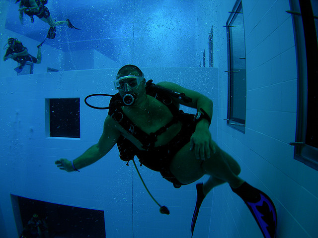 scuba divers world's deepest swimming pool in belgium