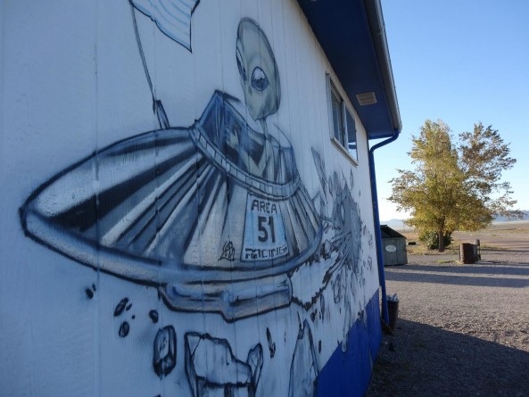 alien mural at the inn near Area 51