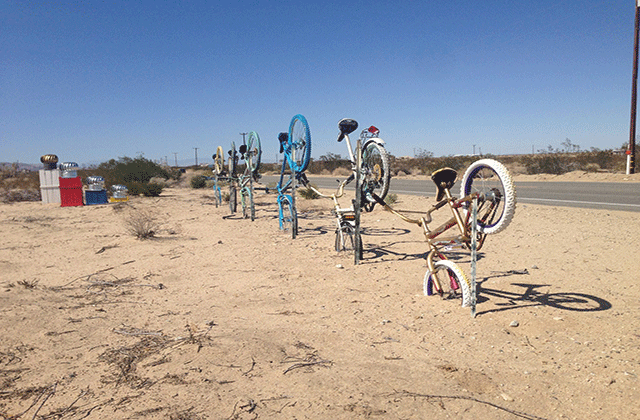 Glass-Outhouse-Art-Gallery-Joshua-Tree