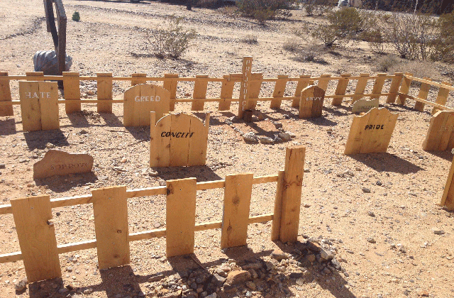 glass-outhouse-art-joshua-tree-1