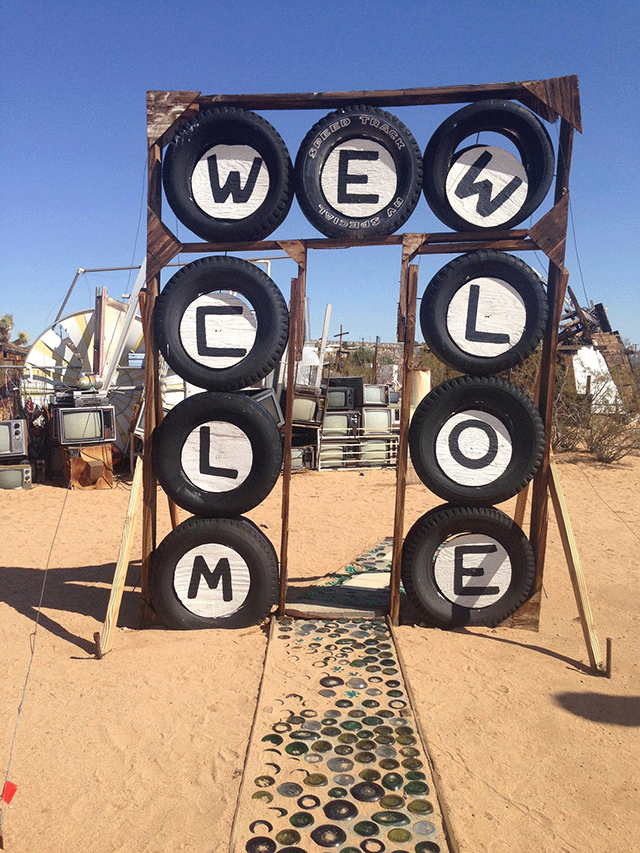 noah-purifoy-outdoor-desert-art-museum-4