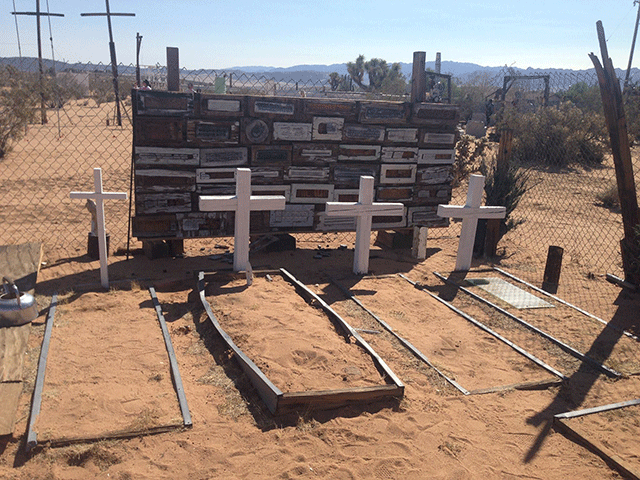 noah-purifoy-outdoor-desert-art-museum-6