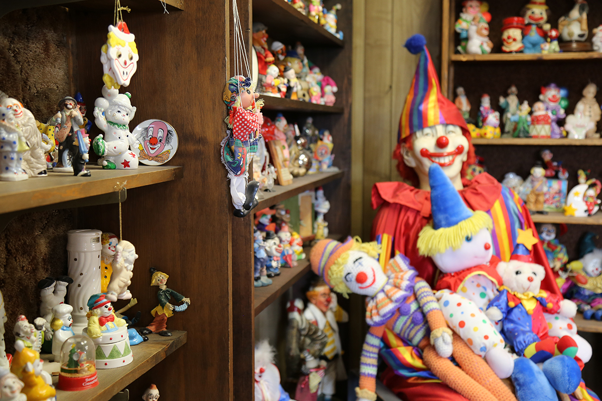 Clown dolls clown motel