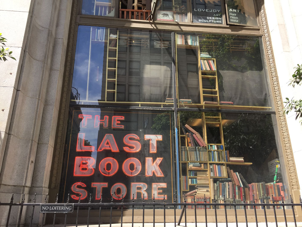 the last bookstore sign